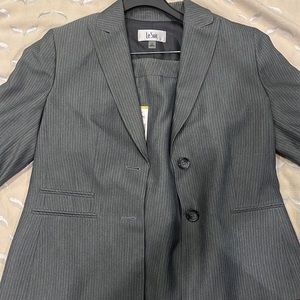 Le Suit Grey 2 piece, Size 14